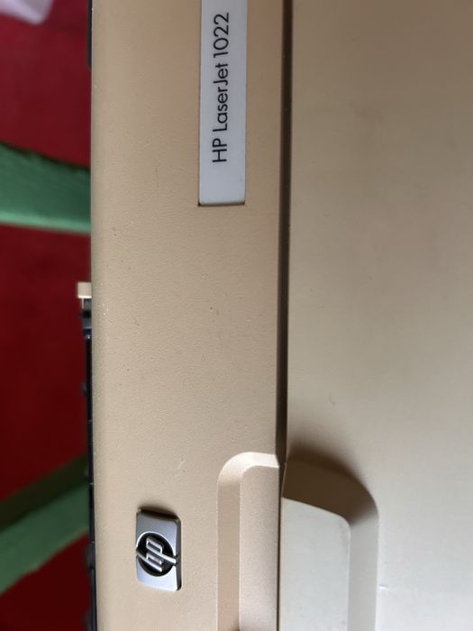 Vând imprimantă HP Laser Jet 1022.încă nu s-a vandut.sunt pb cu confir