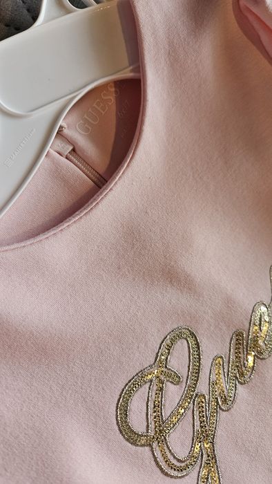 Розова рокля Guess