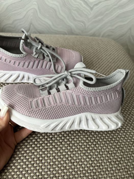 Лёгкие кроссовки 34 размер