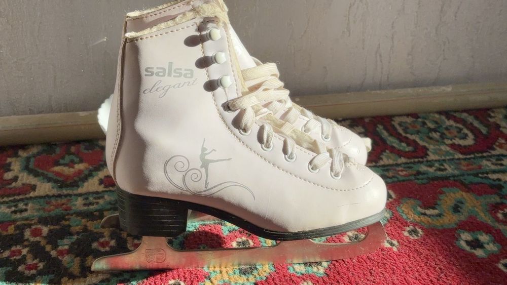 Коженые белые коньки для фигурного катания (размер 8)