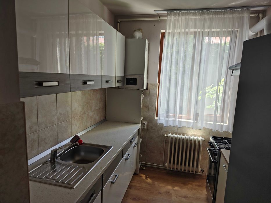 Inchiriez apartament 2 camere centru Gherla jud Cluj