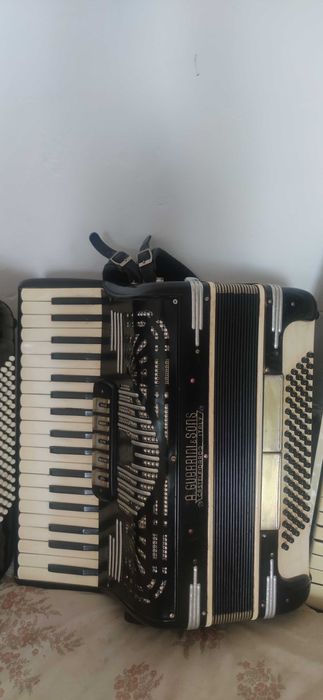 Vând 4 acordeoane