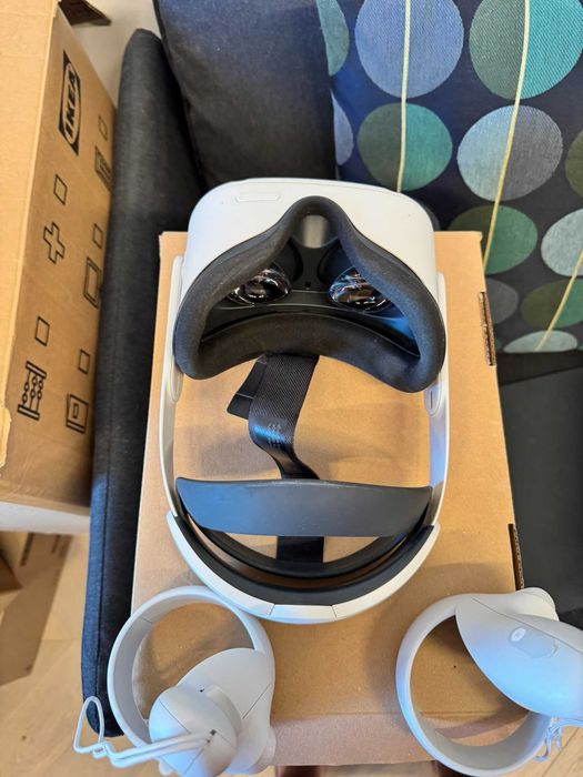 Meta Quest 2 – casca VR cu 2 controlere Touch