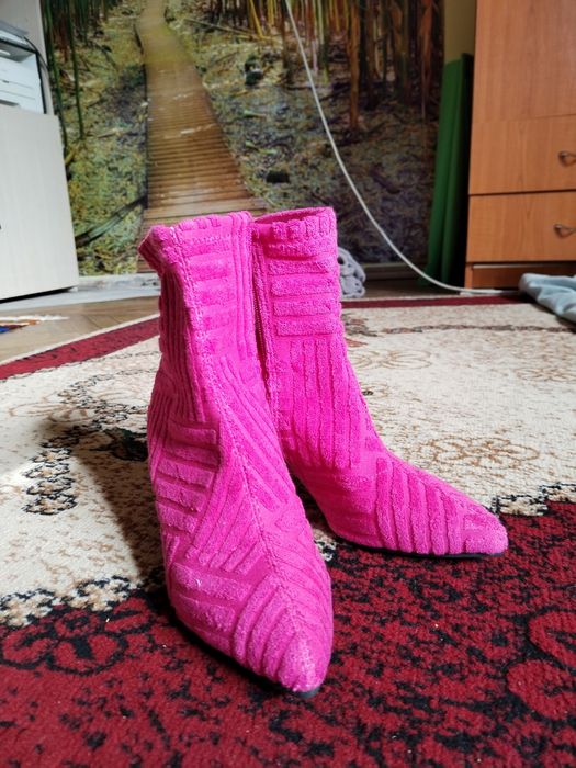 Botine roz noi mărimea 36