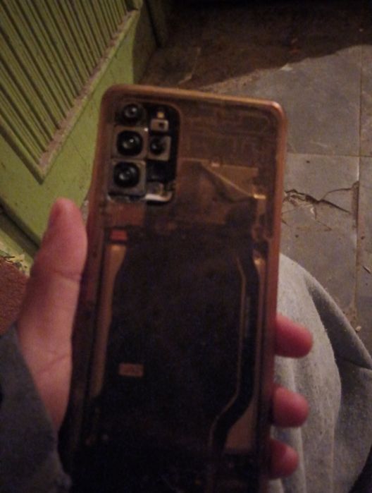 telefon oppo cu display spart si fara spate