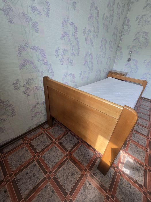 Продам  односпальную кровать