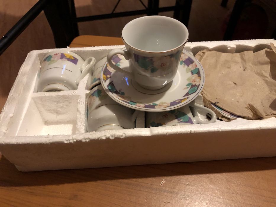 Продавам неизползван сервиз за кафе