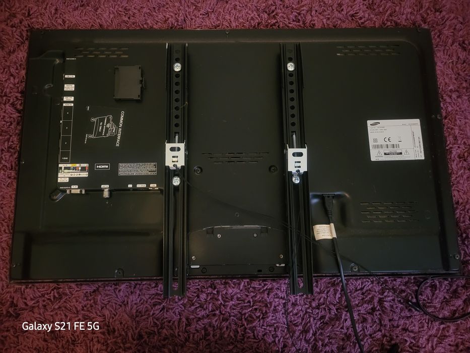 TV Samsung 32" – Full HD – cu suport de perete