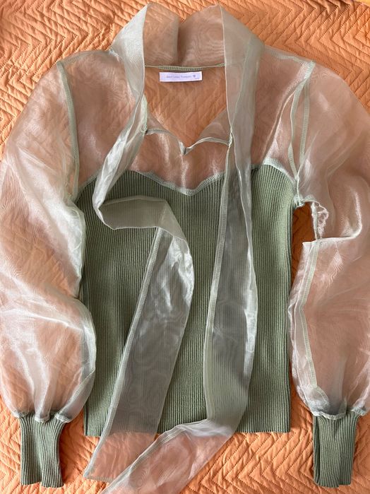 Pulover elegant cu maneci bufante si fundite