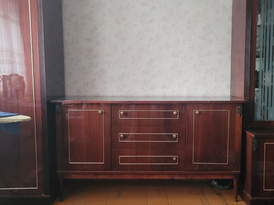 Продаётся мебельный гарнитур б/у