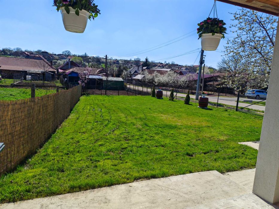 Casă de vânzare, recent renovată, Carastelec