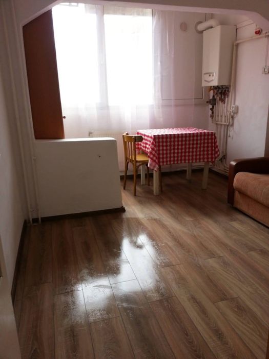 Închiriez garsonieră