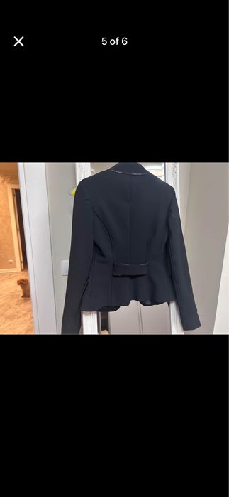 Elisabetta Franchi елегантно ново сако с брандирани елементи