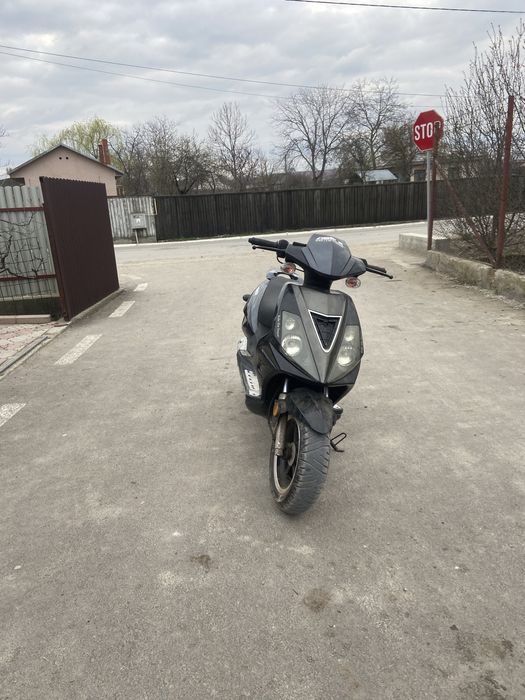 Bună scuter doi timpi
