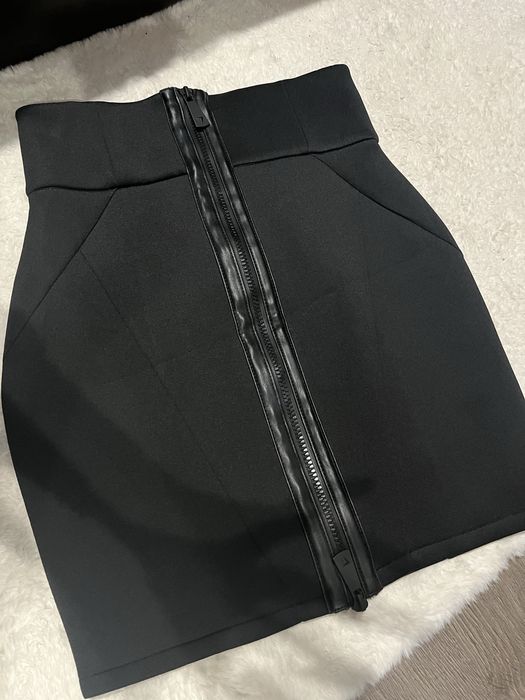 Дамска черна пола с висока талия. Нова с етикет!