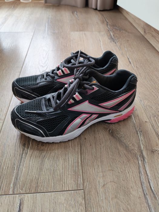 Дамски дишащи маратонки Reebok, 38 номер