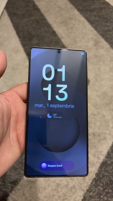 Vand Samsung S25 Ultra ca nou