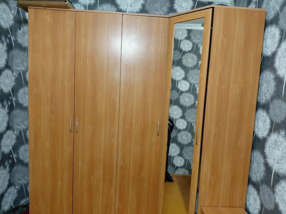 Продам угловой шкаф