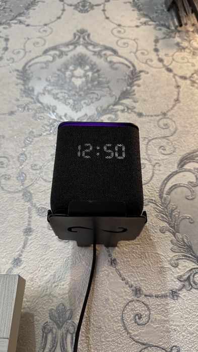 Yandex stansiya uchun kranshteyn | Universal derjatel | Devor uchun