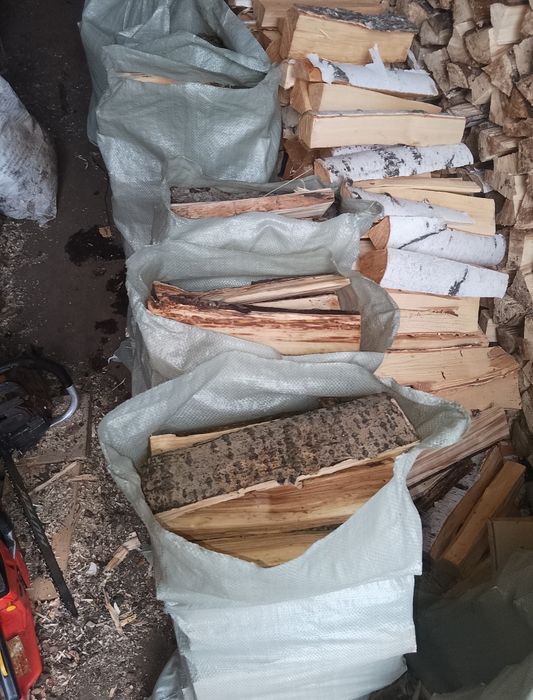 Дрова колотые в мешках