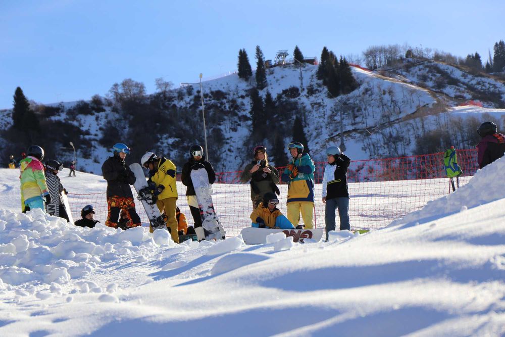 Сноуборд школа (инструктор) - Snowboard School