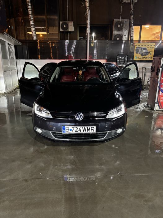 VW Jetta hybrid 177cp piele rosie