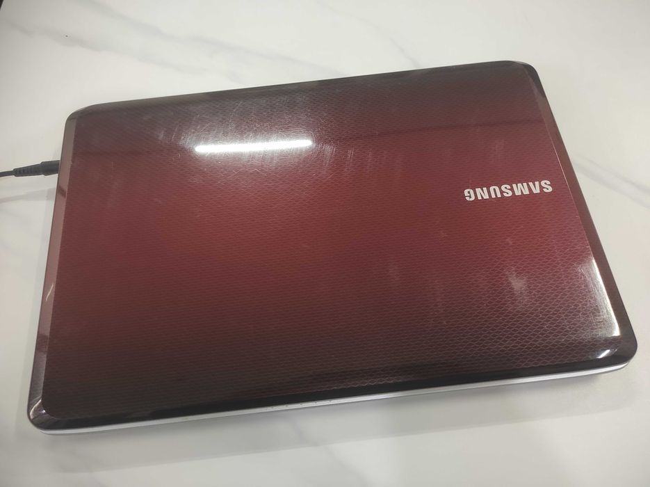Ноутбук Samsung R528