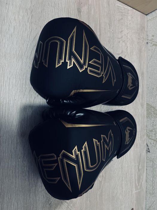 Перчатки venom oz 10 бинтом 5 метр