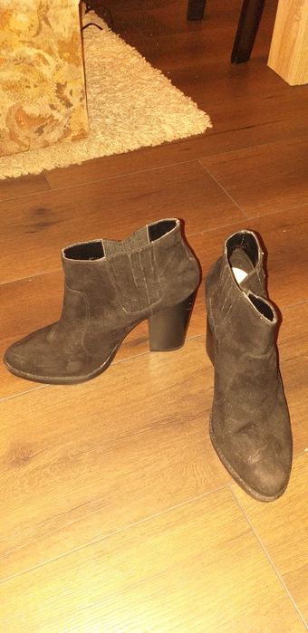 Ghete Zara  piele intoarsa