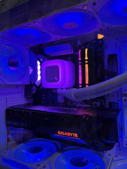 Бял геймърски компютър Ryzen 5800X/RTX3070/Aio/16 Ram/512 ssd/1000W