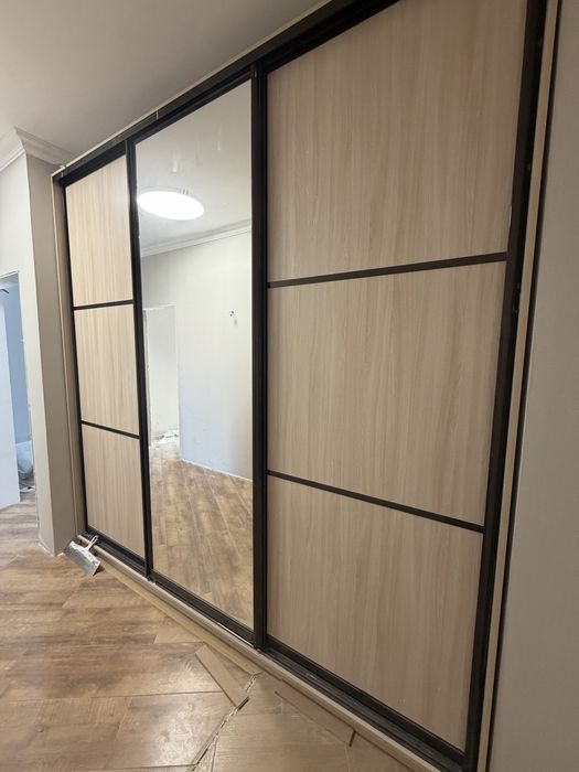 Продается шкаф встроеный в отличном состоянии