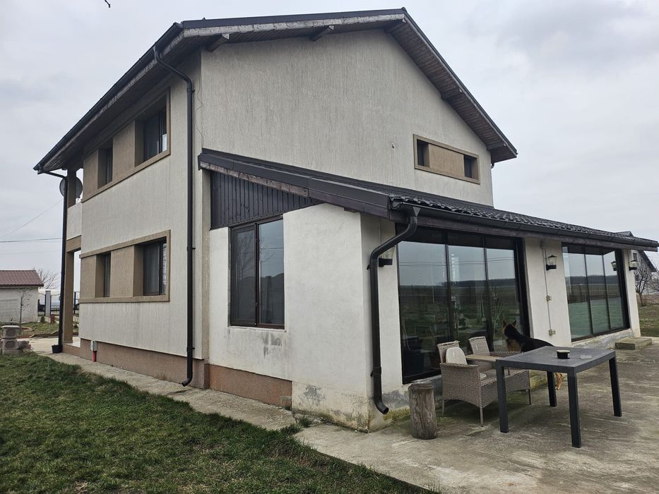 Casa P+1 prevazuta cu Spatiu Comercial DN3