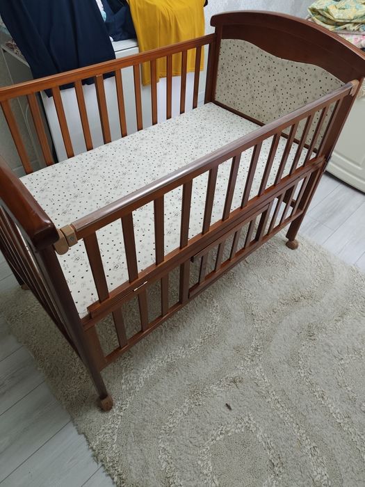 Продам детскую манежку.