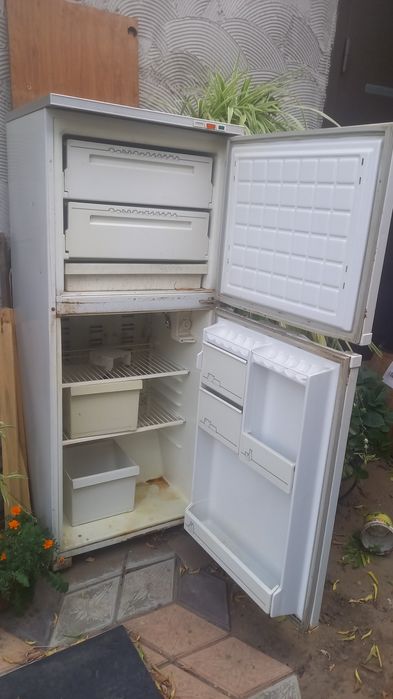 Продам холодильник 2000т