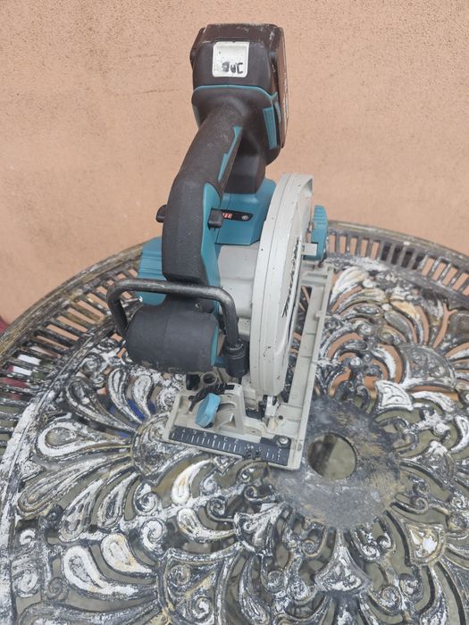 Circular makita DHS680