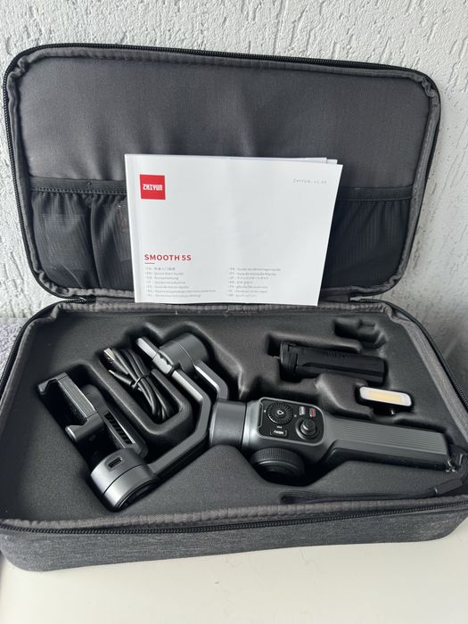 Sistem de stabilizare Zhiyun Smooth 5S Combo, trepied de mana, 3 axe, lumina LED, geanta de transport, Gri