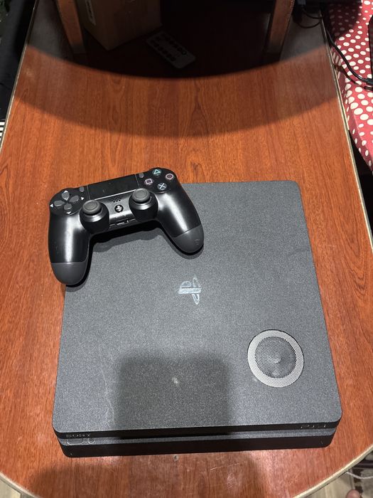 Playststion 4 slim