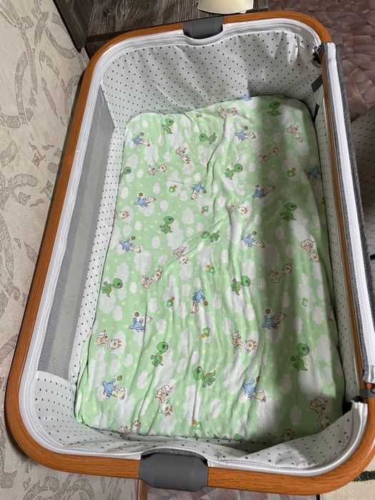 Продам манеж,приставной к кровати