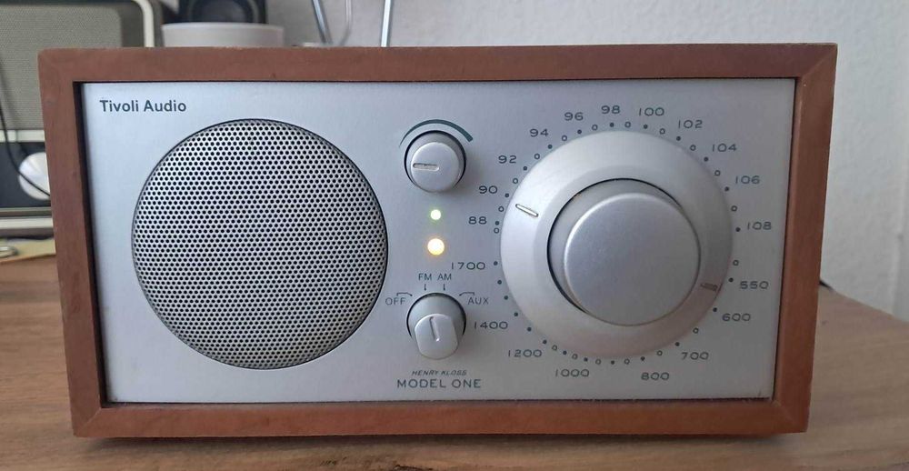 Radio TIVOLI Audio Henry Kloss Model One