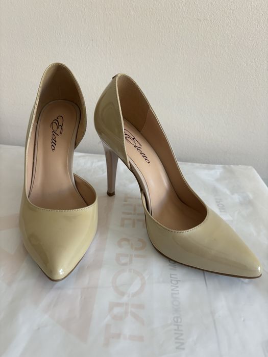 Новыe туфли рыжие кожа, беж - лаковые размер  35