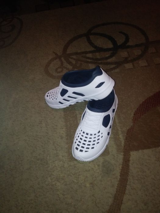 Аквашузы. 2в1. Kaury. Состояние новых. См.фото и описание.