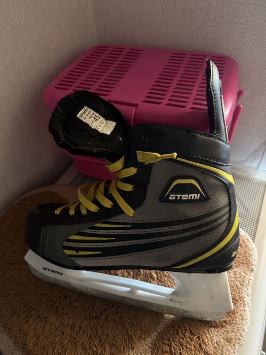 Коньки хоккейные