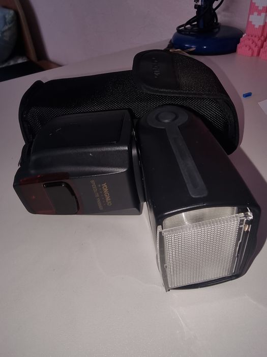 Продам Фотовспышку