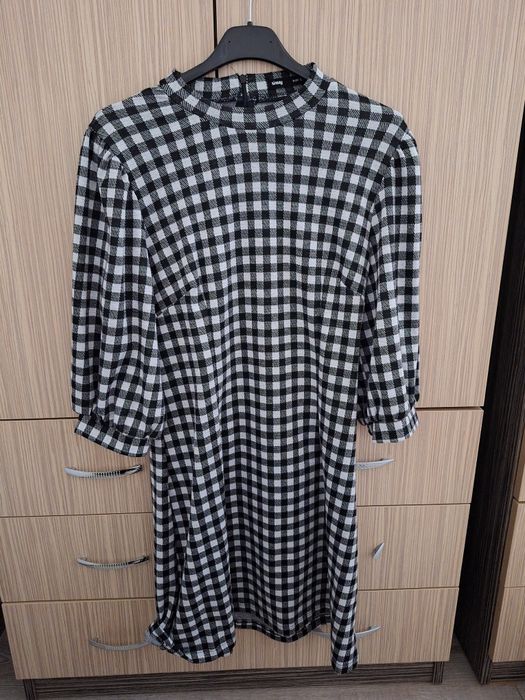 Рокля Sinsay черна