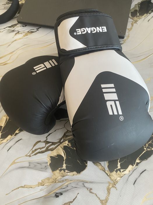 боксерские перчатки