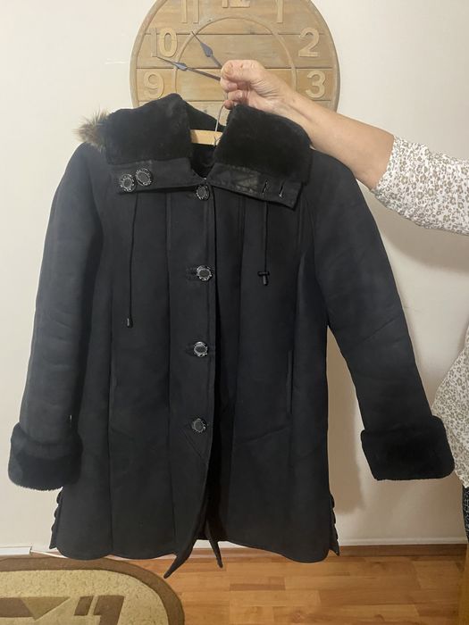 Haina de piele intoarsa neagra cu gluga- stare exceptionala
