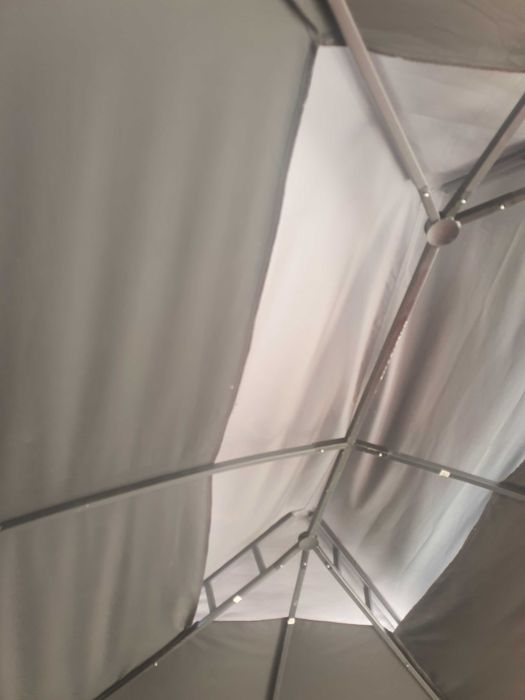 Градинска Шатра 300х400х270см с комплект завеси и резервен покрив.