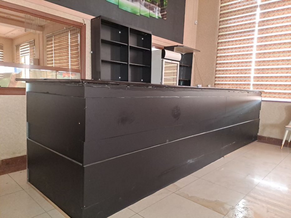 Продаеться столы стеклянные деваны стулья белые и коричневые  и бар