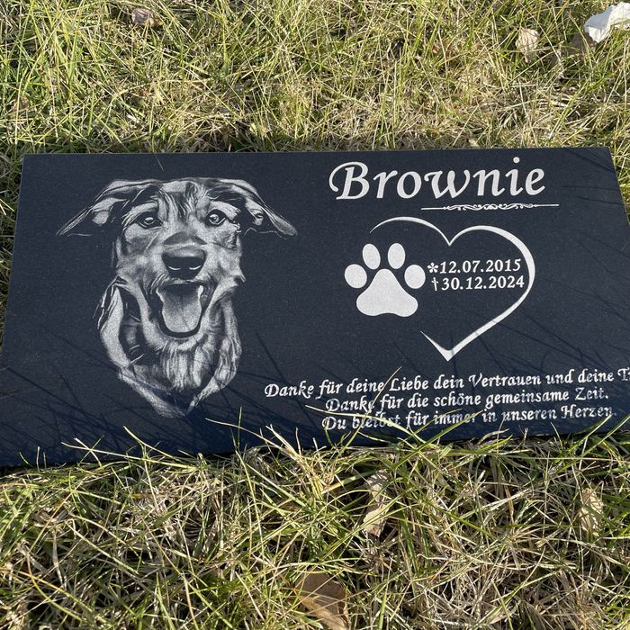 Гравиране върху черен гранит – Паметни плочи, подаръци, икони