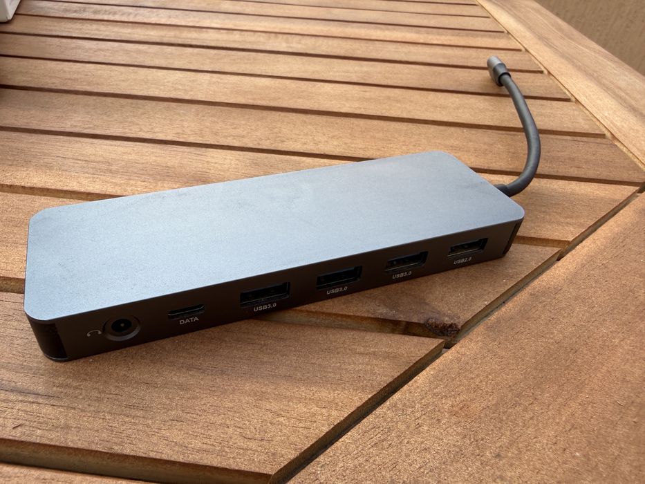 USB-C докинг станция / хъб